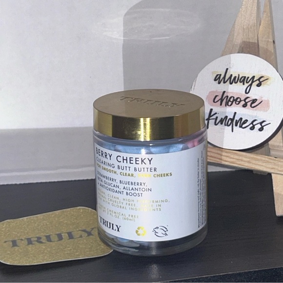 TRULY Other - Truly Berry Cheeky Clearing Butt Butter